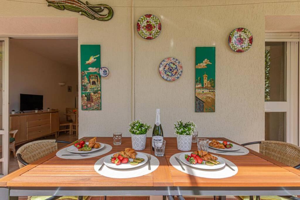 797 Holiday Rentals- Precioso Piso Con Vistas Al Jardin En Benalbeach 贝纳尔马德纳 外观 照片