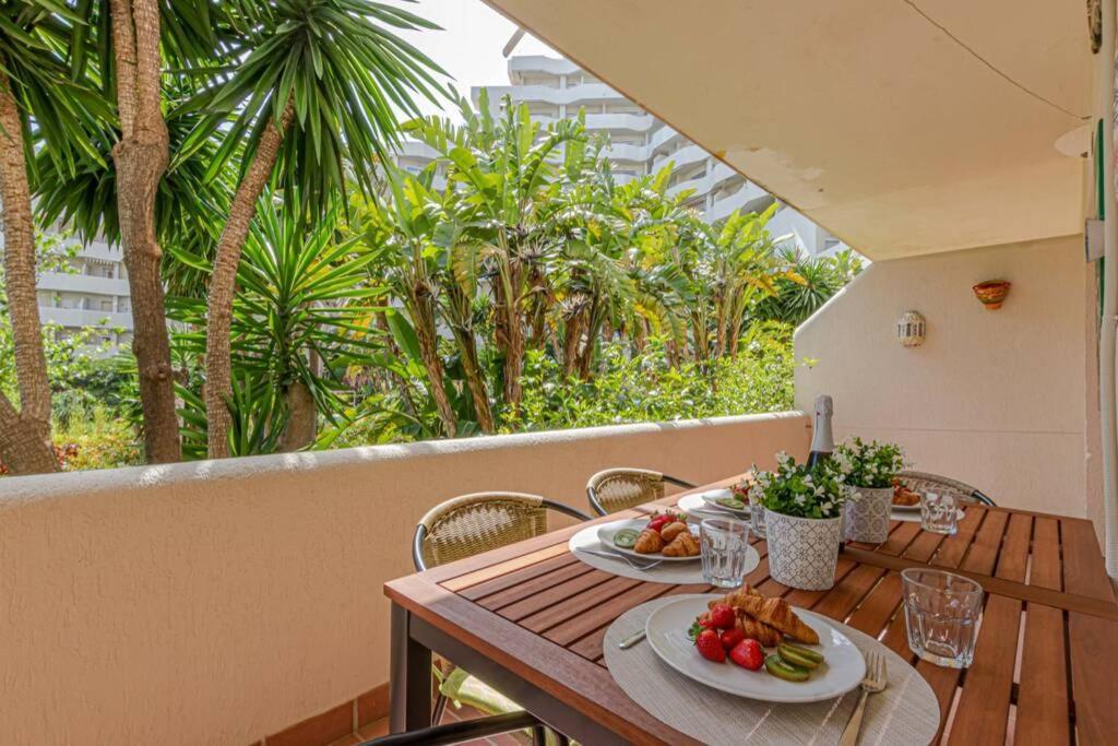 797 Holiday Rentals- Precioso Piso Con Vistas Al Jardin En Benalbeach 贝纳尔马德纳 外观 照片