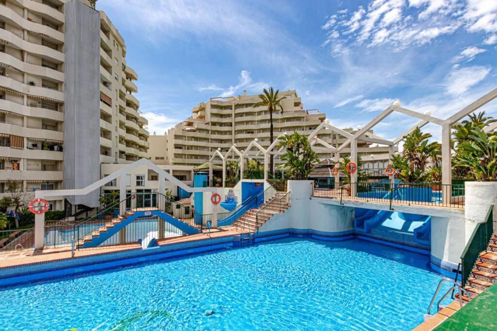 797 Holiday Rentals- Precioso Piso Con Vistas Al Jardin En Benalbeach 贝纳尔马德纳 外观 照片