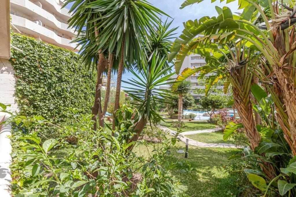797 Holiday Rentals- Precioso Piso Con Vistas Al Jardin En Benalbeach 贝纳尔马德纳 外观 照片