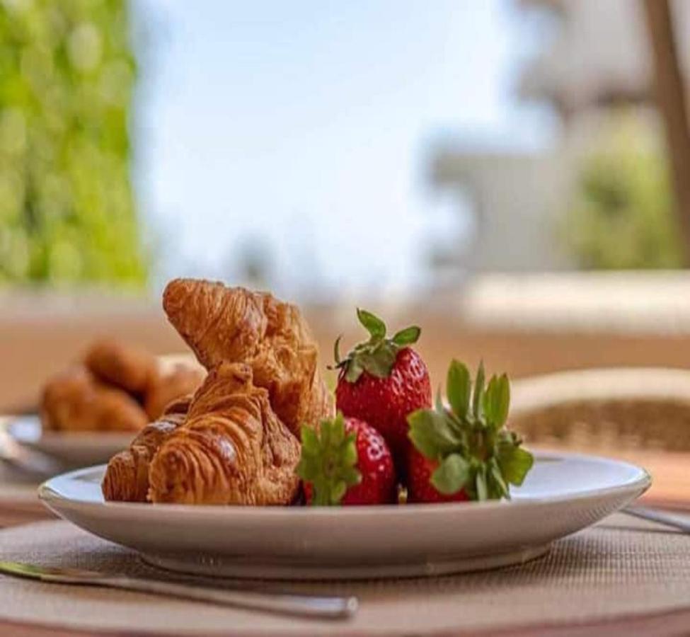 797 Holiday Rentals- Precioso Piso Con Vistas Al Jardin En Benalbeach 贝纳尔马德纳 外观 照片