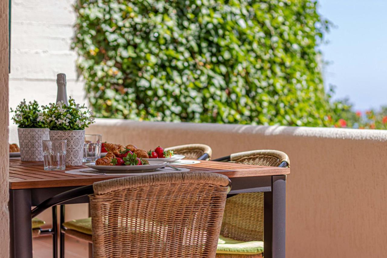 797 Holiday Rentals- Precioso Piso Con Vistas Al Jardin En Benalbeach 贝纳尔马德纳 外观 照片