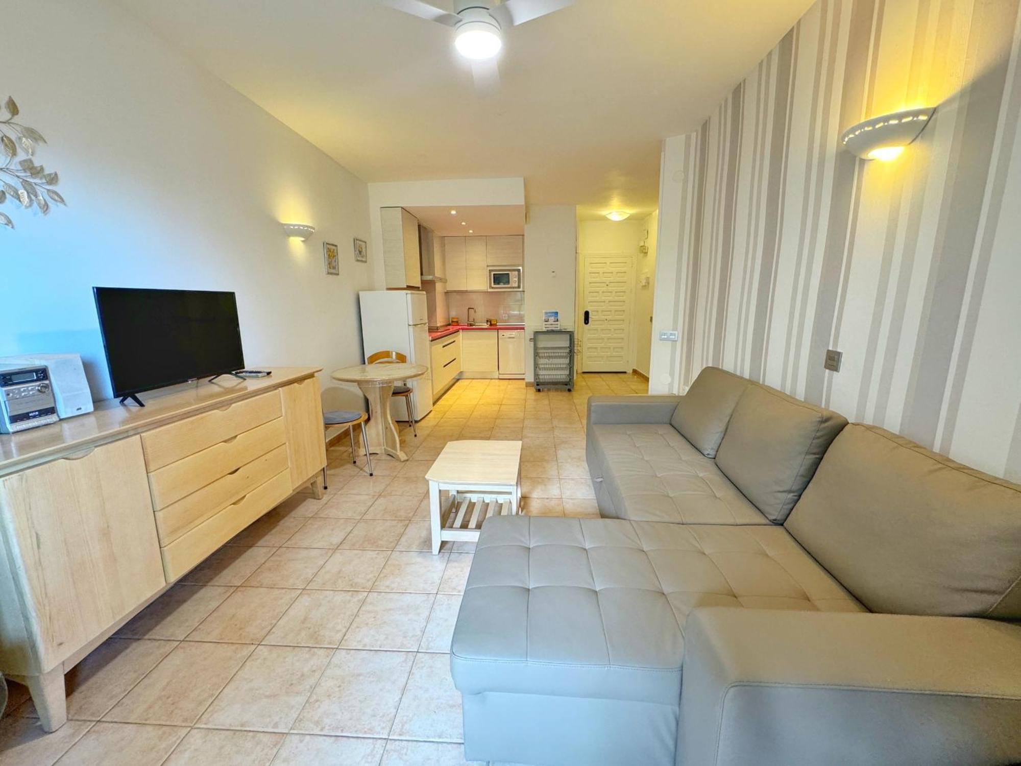 797 Holiday Rentals- Precioso Piso Con Vistas Al Jardin En Benalbeach 贝纳尔马德纳 外观 照片