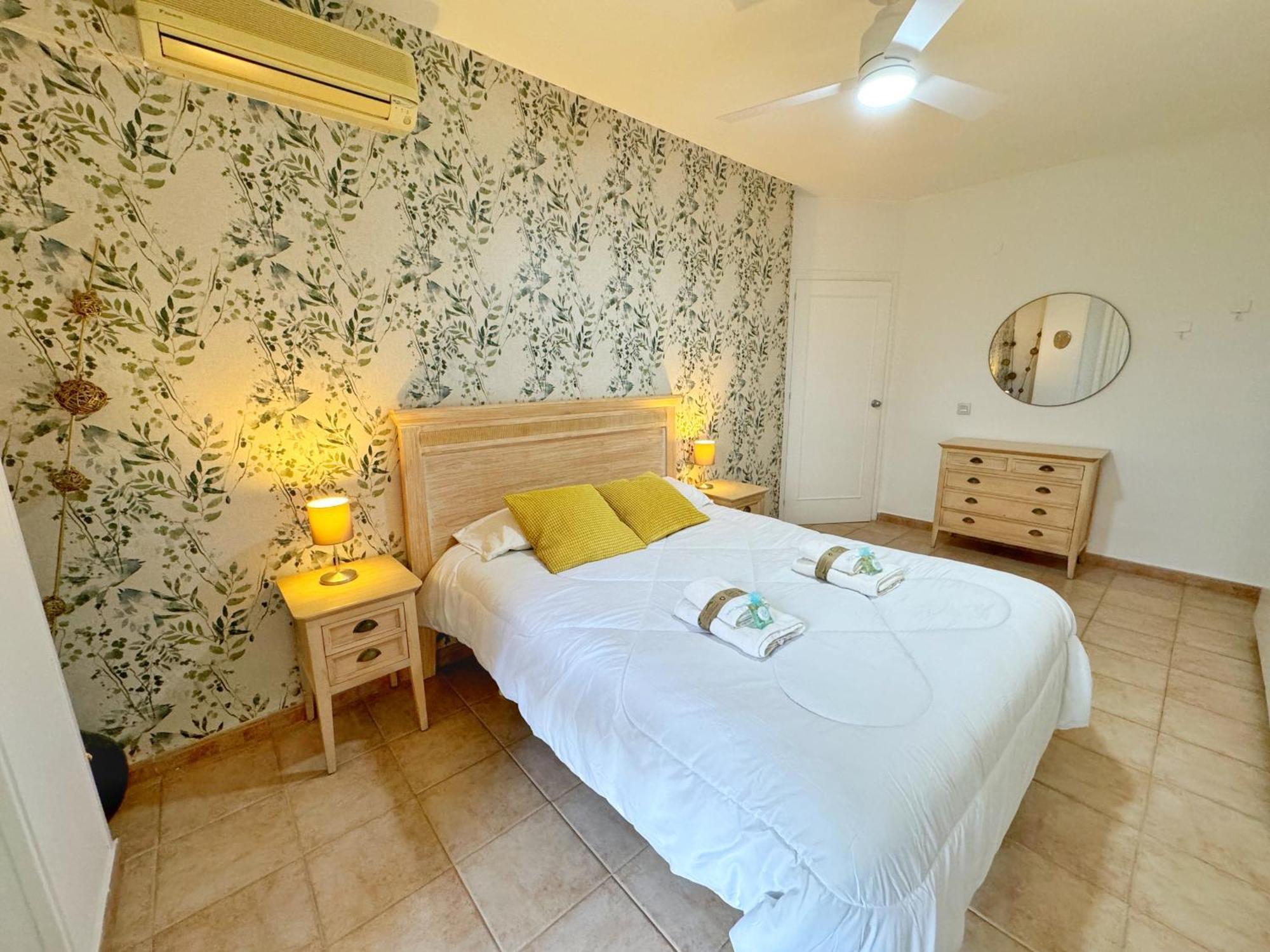 797 Holiday Rentals- Precioso Piso Con Vistas Al Jardin En Benalbeach 贝纳尔马德纳 外观 照片