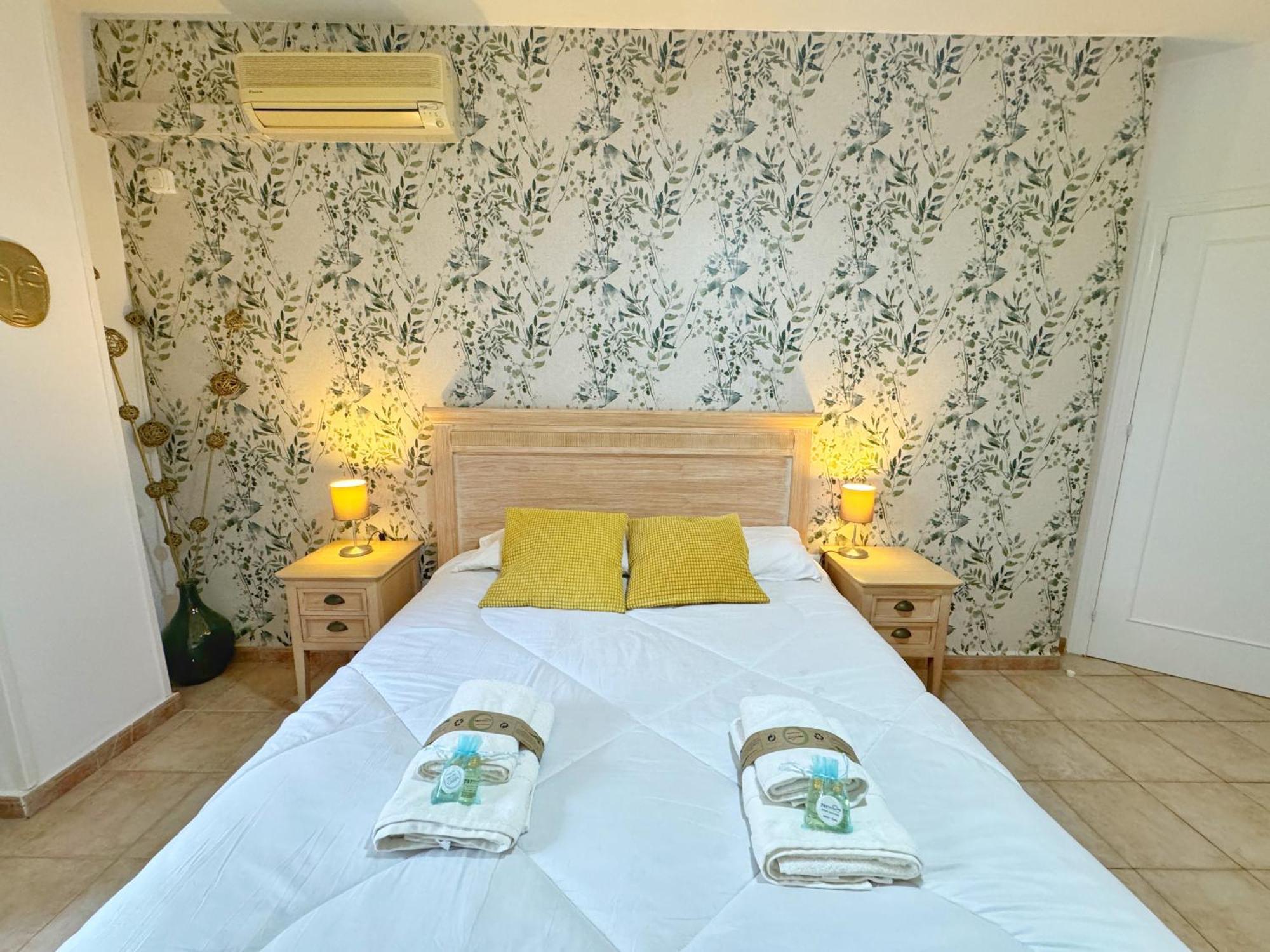 797 Holiday Rentals- Precioso Piso Con Vistas Al Jardin En Benalbeach 贝纳尔马德纳 外观 照片